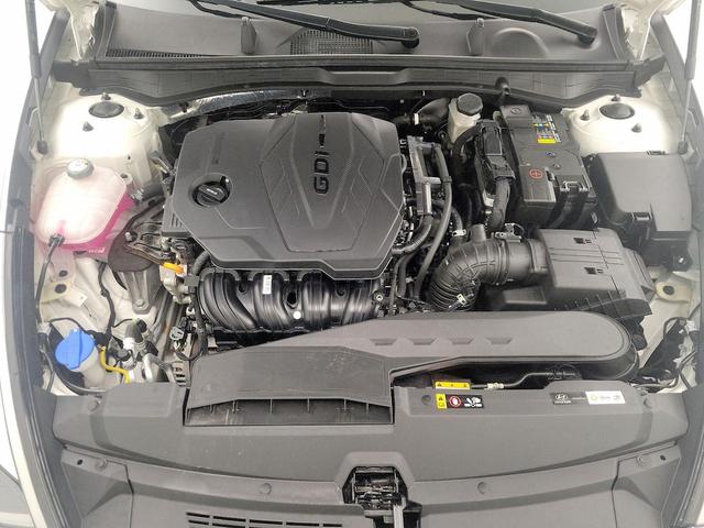 Photo of 2022 White Hyundai SONATA