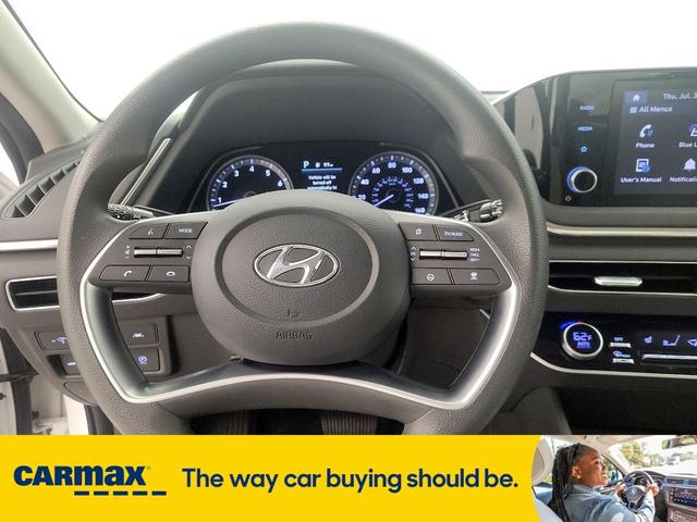 Photo of 2022 White Hyundai SONATA