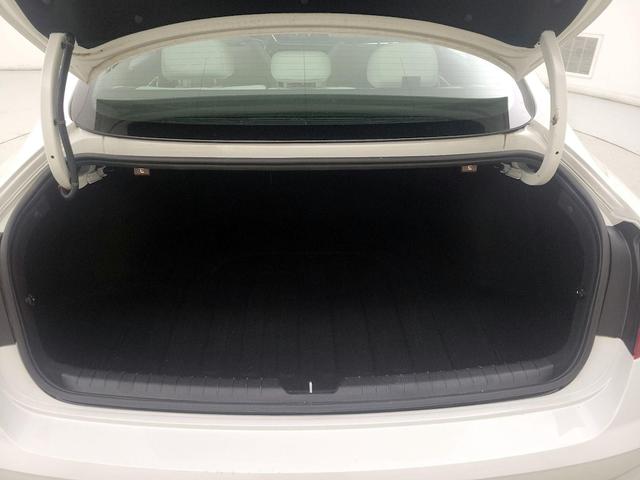 Photo of 2022 White Hyundai SONATA
