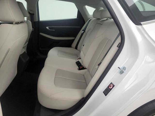 Photo of 2022 White Hyundai SONATA