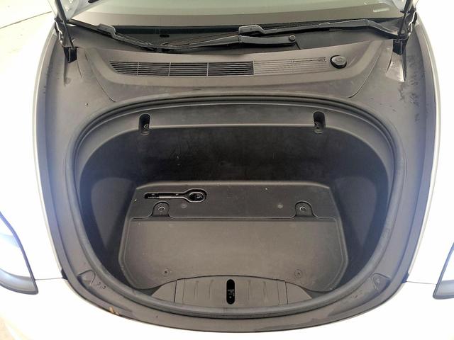 Photo of 2020 White Tesla Model 3