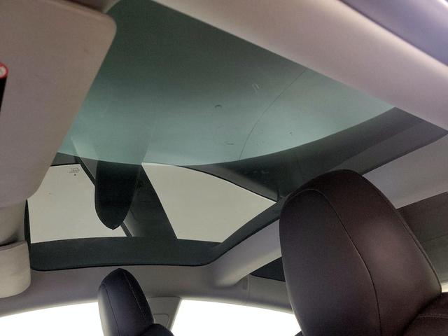 Photo of 2020 White Tesla Model 3