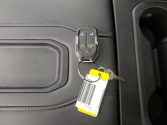 Photo of 2021 White Chevrolet Silverado 1500