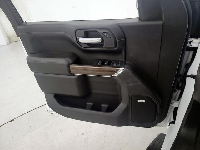 Photo of 2021 White Chevrolet Silverado 1500
