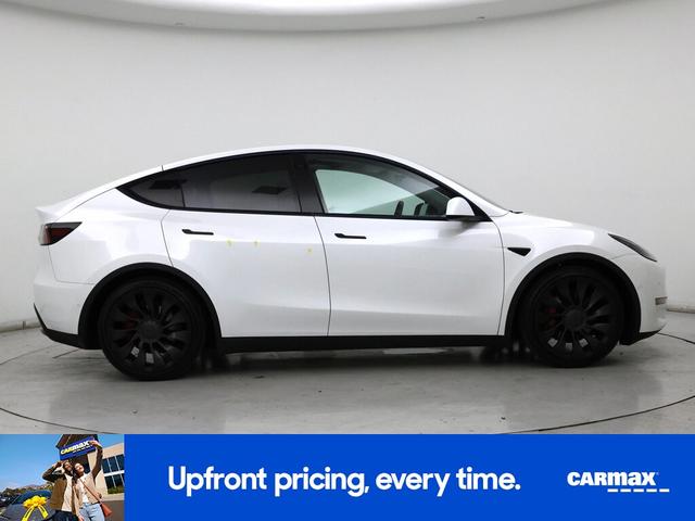 Photo of 2022 White Tesla Model Y