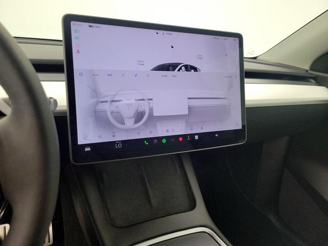 Photo of 2022 White Tesla Model Y