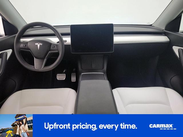 Photo of 2022 White Tesla Model Y