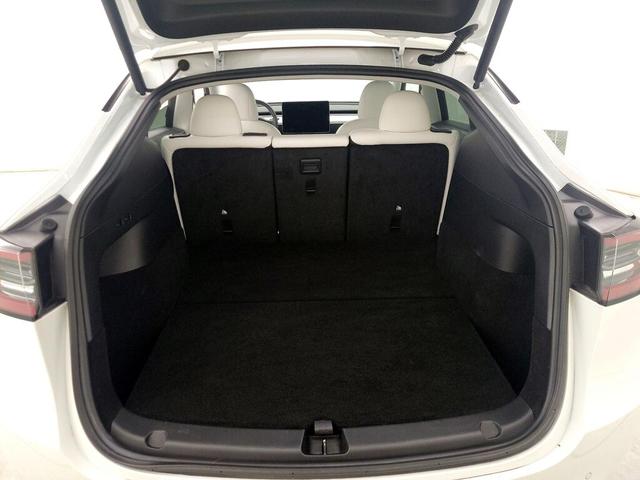 Photo of 2022 White Tesla Model Y