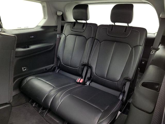 Photo of 2021 White Jeep Grand Cherokee L