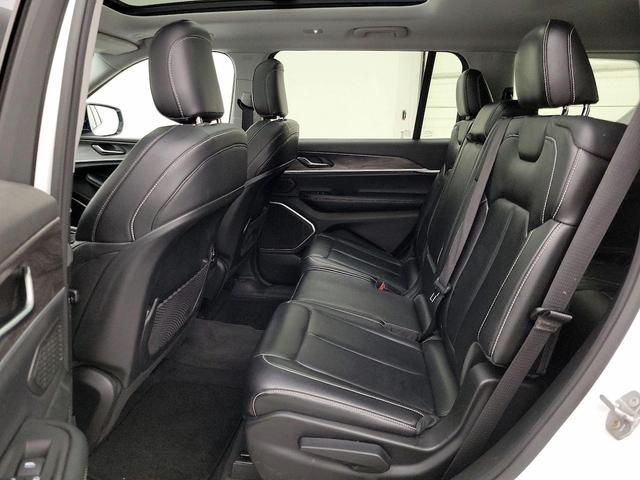 Photo of 2021 White Jeep Grand Cherokee L