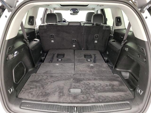 Photo of 2021 White Jeep Grand Cherokee L