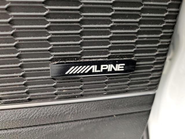 Photo of 2021 White Jeep Grand Cherokee L