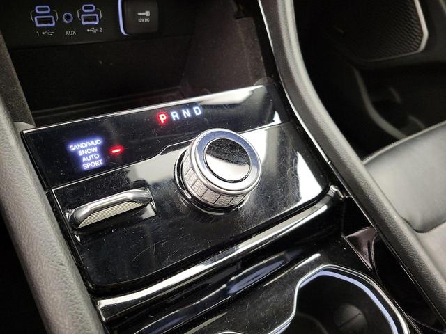 Photo of 2021 White Jeep Grand Cherokee L