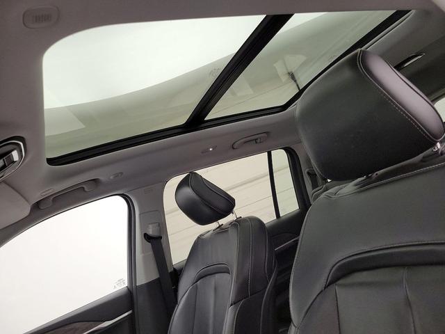 Photo of 2021 White Jeep Grand Cherokee L