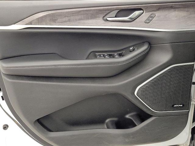 Photo of 2021 White Jeep Grand Cherokee L