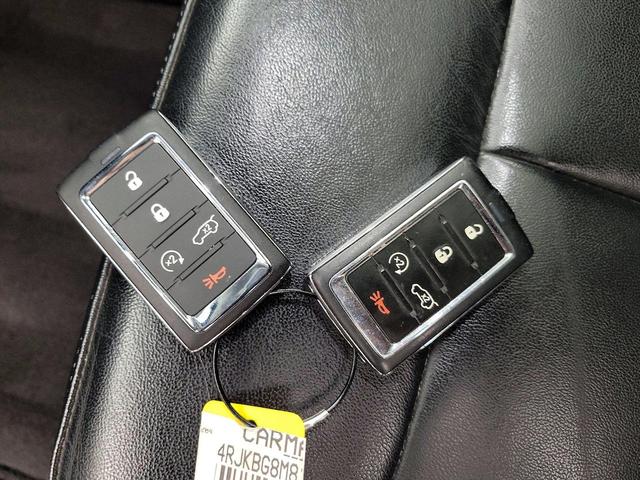 Photo of 2021 White Jeep Grand Cherokee L