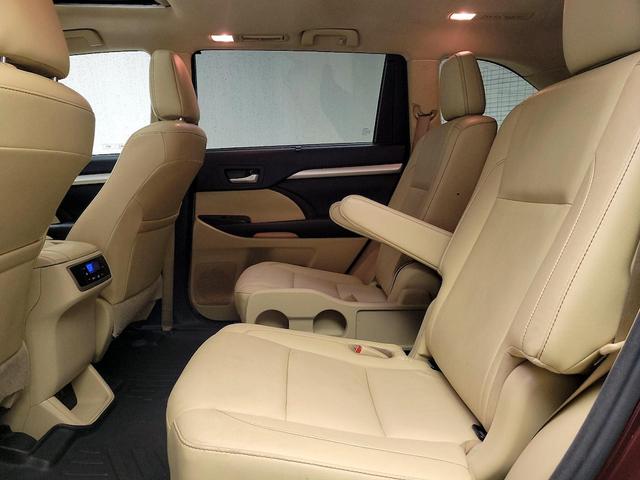 Photo of 2017 Burgundy Toyota Highlander