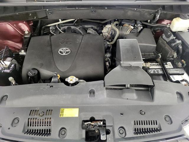 Photo of 2017 Burgundy Toyota Highlander