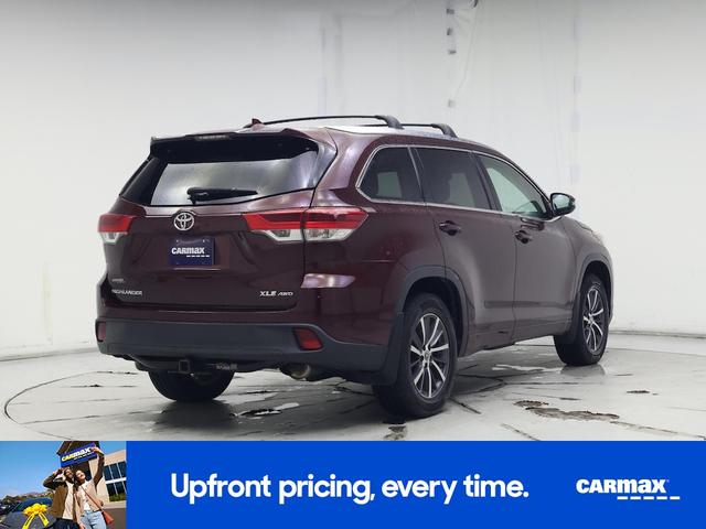 Photo of 2017 Burgundy Toyota Highlander