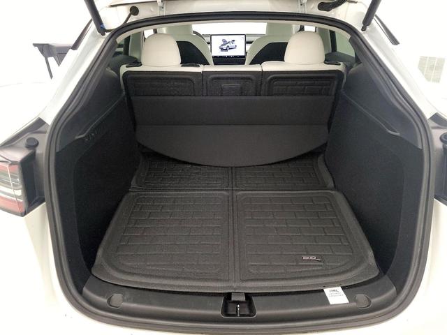 Photo of 2023 White Tesla Model Y