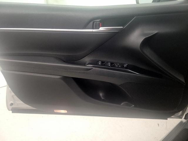 Photo of 2018 Gray Toyota Camry