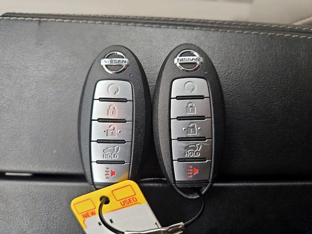 Photo of 2021 Red Nissan Rogue