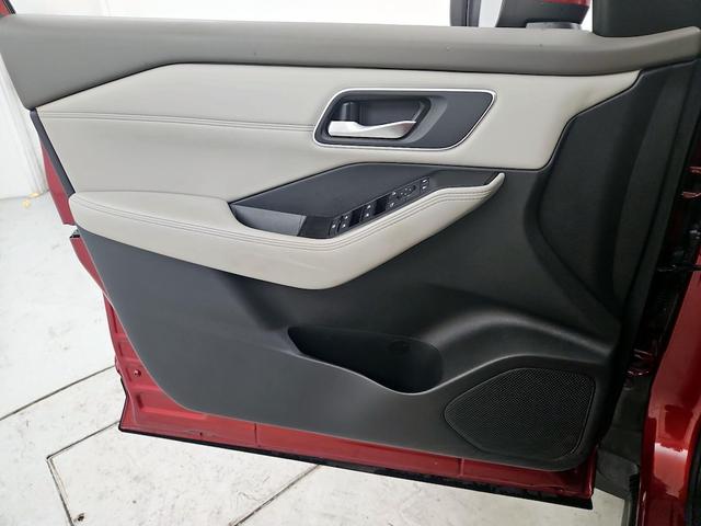 Photo of 2021 Red Nissan Rogue