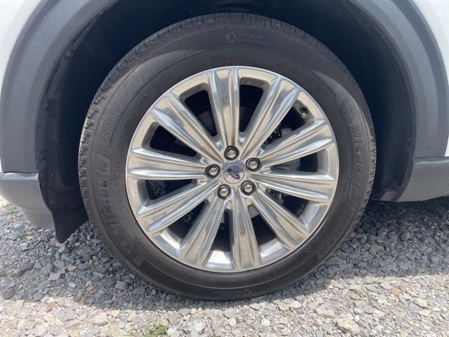Photo of 2020 Star White Ford Explorer