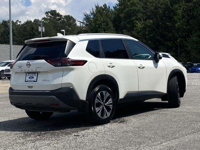 Photo of 2023 White Nissan Rogue