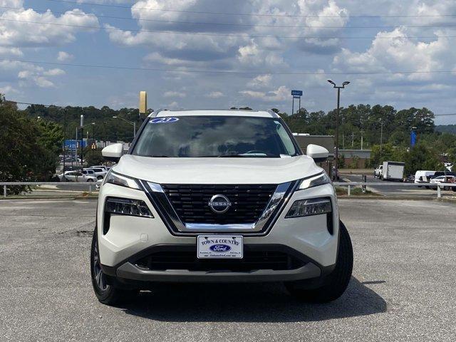 Photo of 2023 White Nissan Rogue