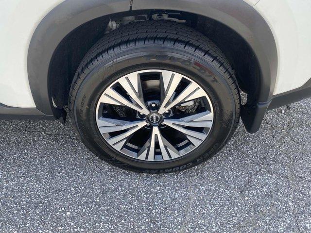 Photo of 2023 White Nissan Rogue
