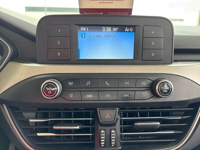 Photo of 2021 Carbonized Gray Metallic Ford Escape
