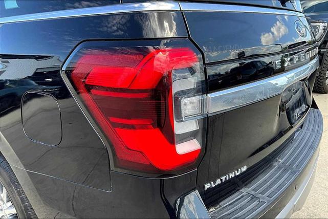 Photo of 2023 Agate Black Metallic Ford Expedition