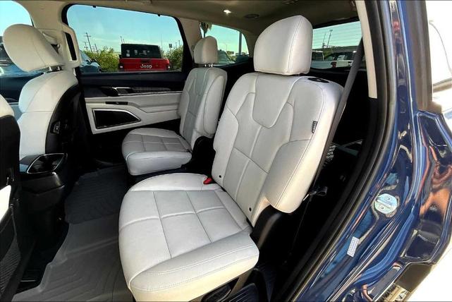 Photo of 2024 Midnight Black Kia Telluride