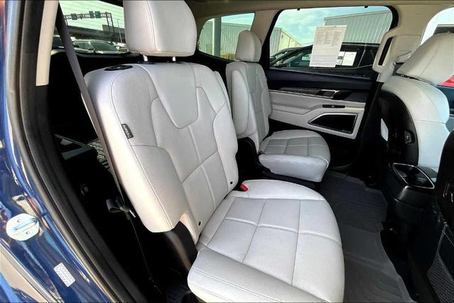 Photo of 2024 Midnight Black Kia Telluride