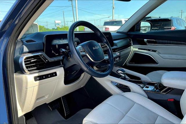 Photo of 2024 Midnight Black Kia Telluride
