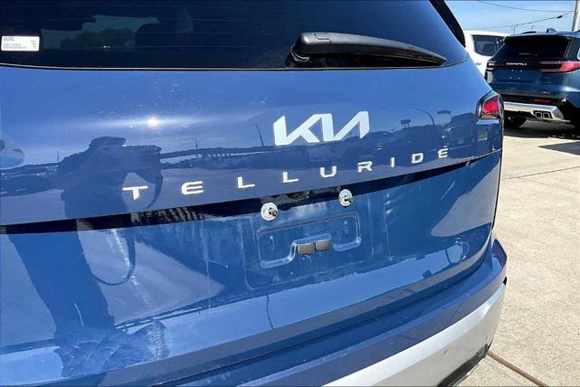 Photo of 2024 Midnight Black Kia Telluride