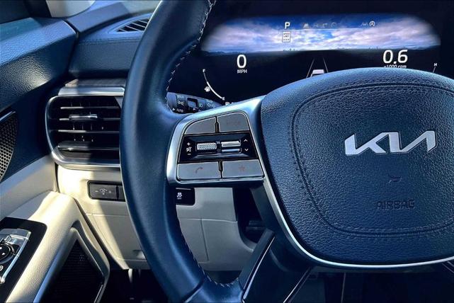 Photo of 2024 Midnight Black Kia Telluride