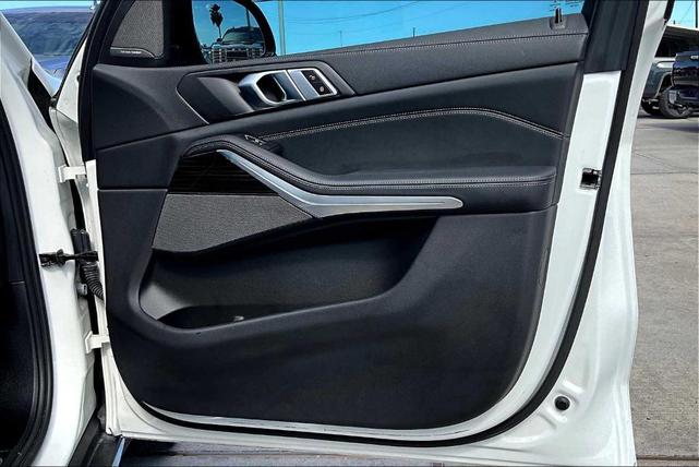 Photo of 2023 Alpine White BMW X5