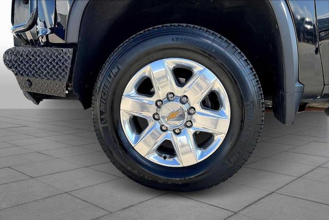 Photo of 2022 Mosaic Black Metallic Chevrolet Silverado 2500