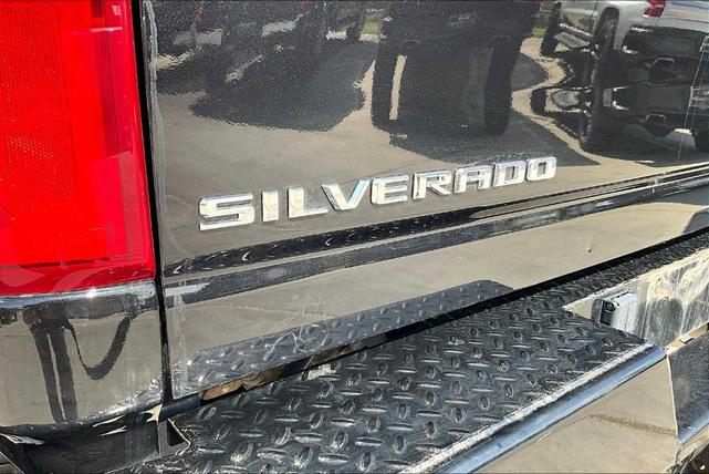 Photo of 2022 Mosaic Black Metallic Chevrolet Silverado 2500