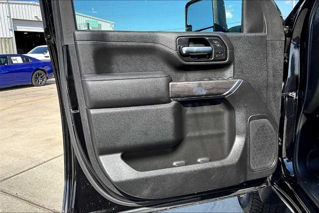 Photo of 2022 Mosaic Black Metallic Chevrolet Silverado 2500