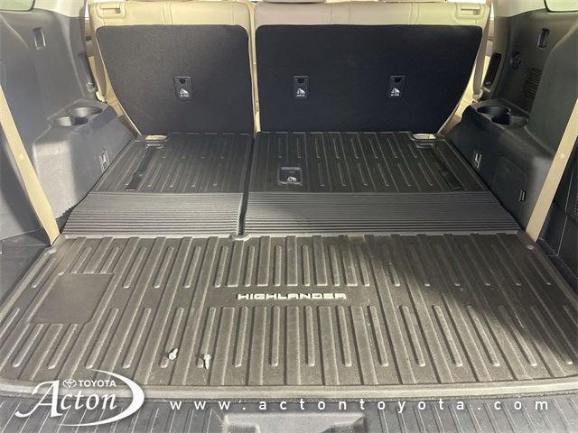 Photo of 2022 Ruby Flare Pearl Toyota Highlander