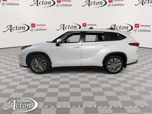 Photo of 2022 Wind Chill Pearl Toyota Highlander