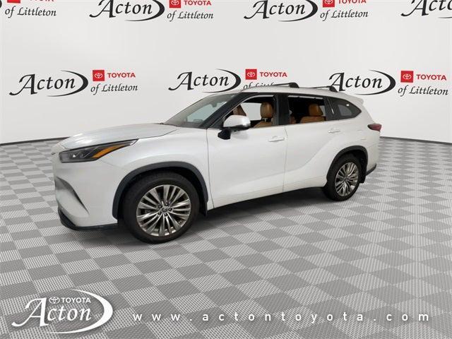 Photo of 2022 Wind Chill Pearl Toyota Highlander