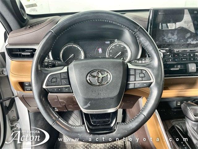 Photo of 2022 Wind Chill Pearl Toyota Highlander