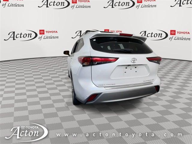 Photo of 2022 Wind Chill Pearl Toyota Highlander