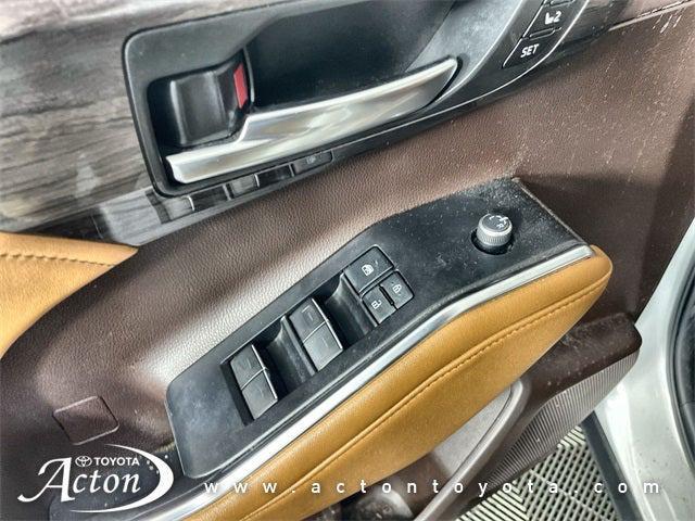 Photo of 2022 Wind Chill Pearl Toyota Highlander