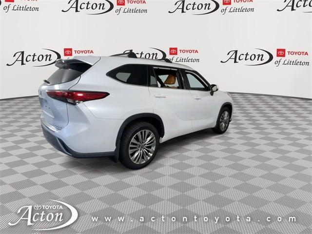 Photo of 2022 Wind Chill Pearl Toyota Highlander