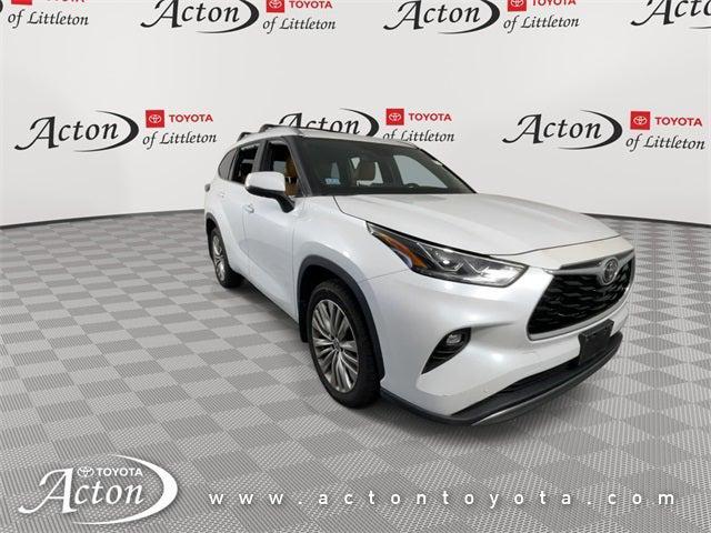 Photo of 2022 Wind Chill Pearl Toyota Highlander